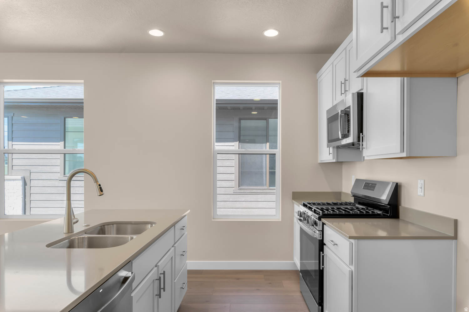 BROADVIEW SHORES COTTAGE 808 - Residential