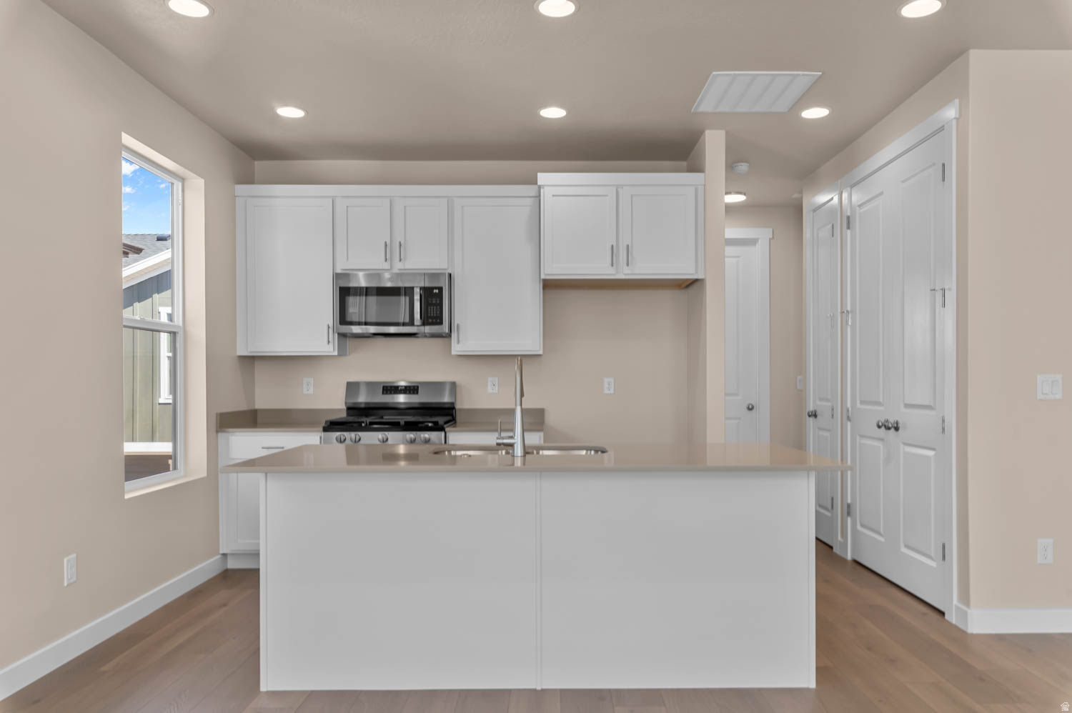 BROADVIEW SHORES COTTAGE 808 - Residential