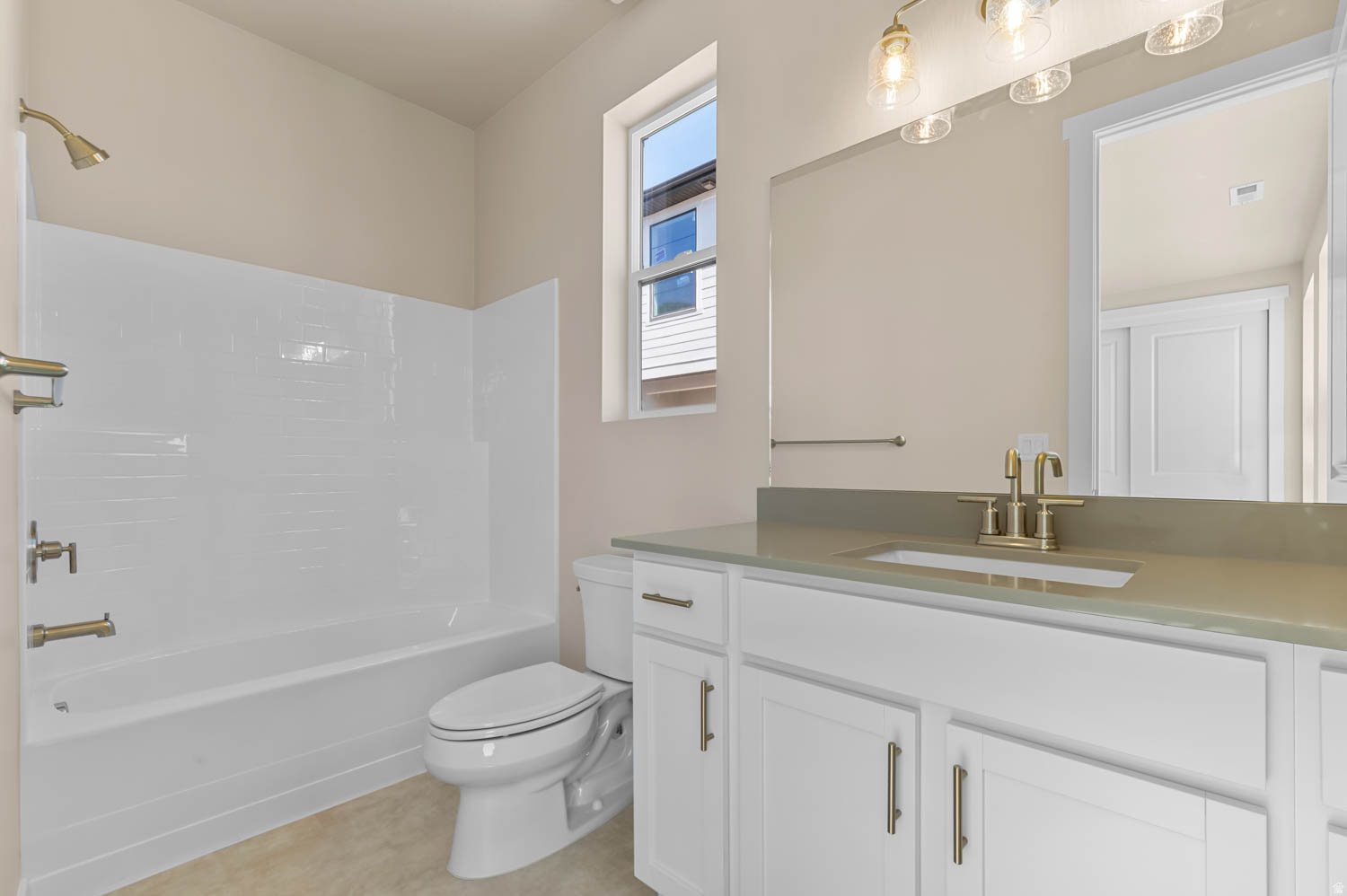 BROADVIEW SHORES COTTAGE 808 - Residential