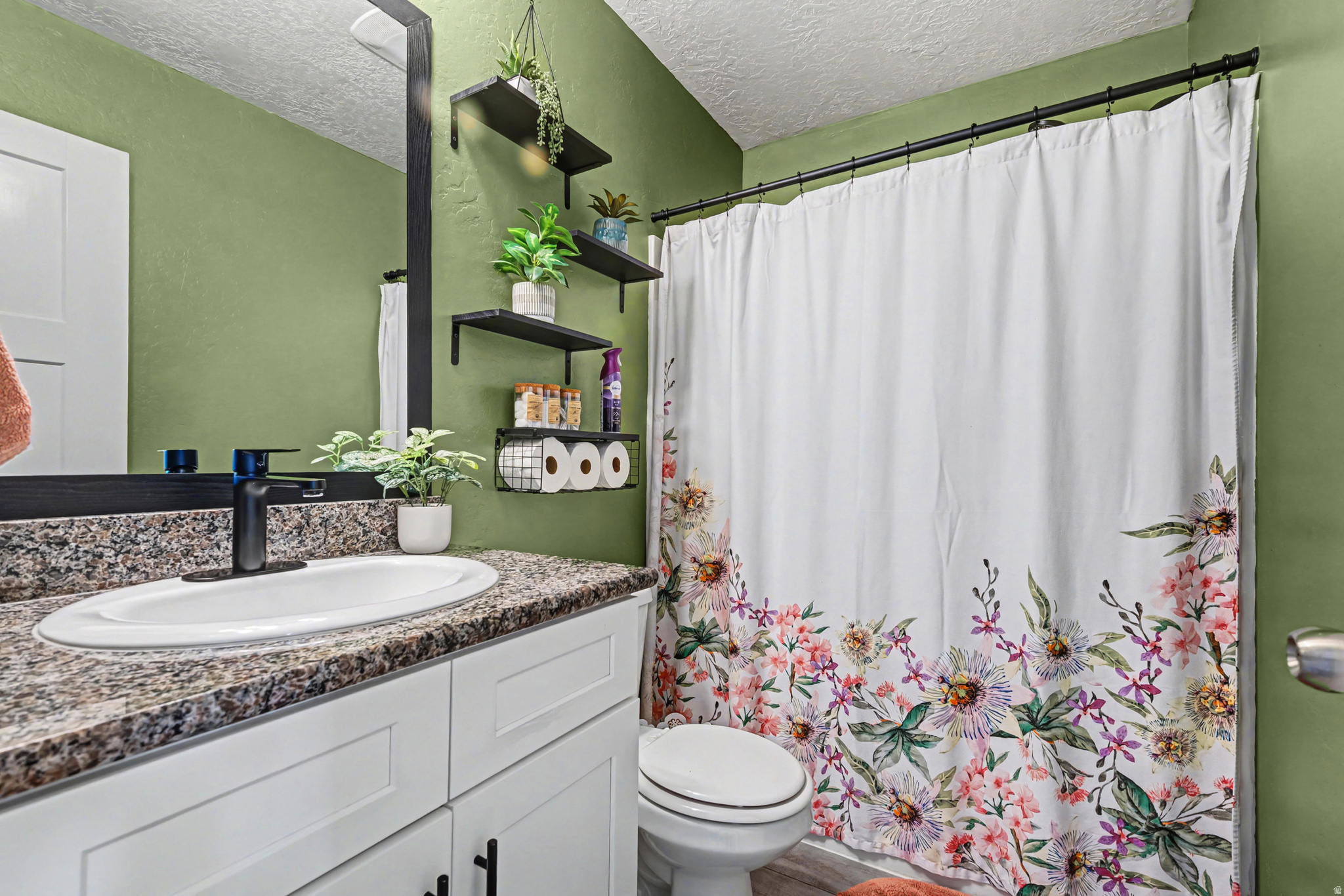 COLONIAL PARK - Residential