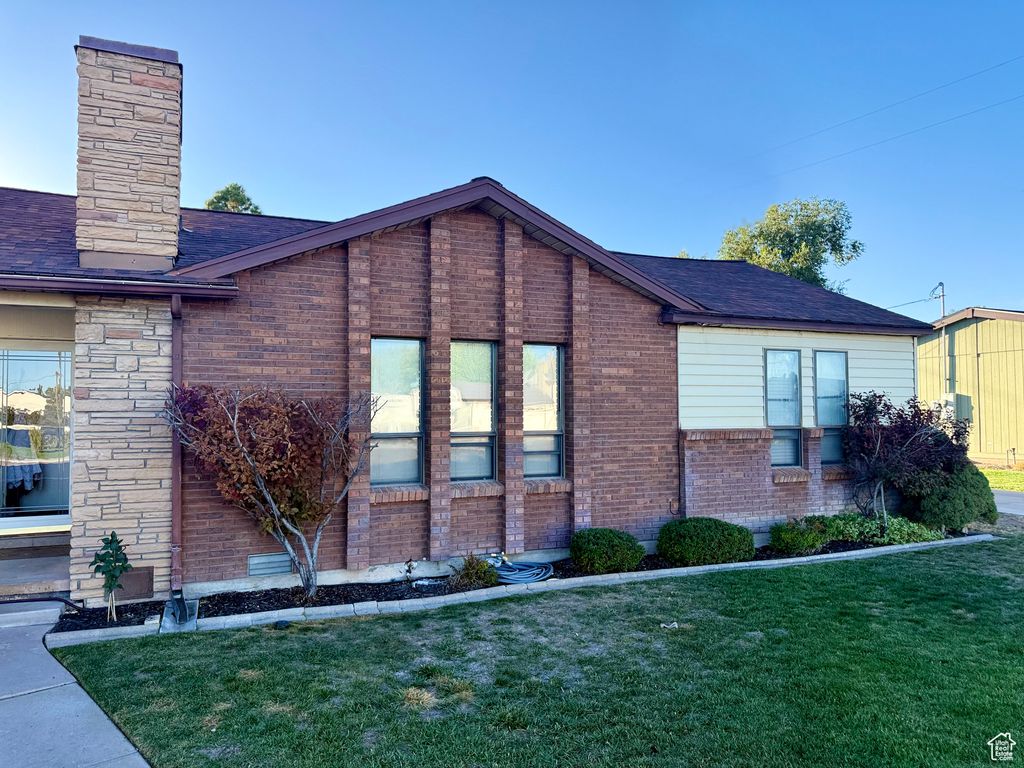 Photo of 380 S 100 E, Vernal, UT 84078 (MLS # 2115279)