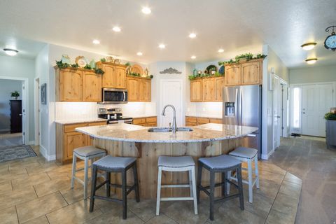 Tiny photo for 406 W 3775 S, Vernal, UT 84078 (MLS # 2126694)