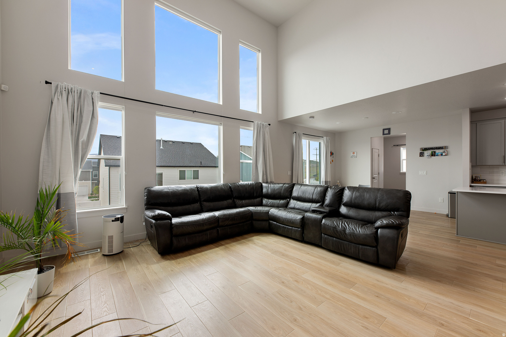 EMERALD CLOVER - Residential Lease