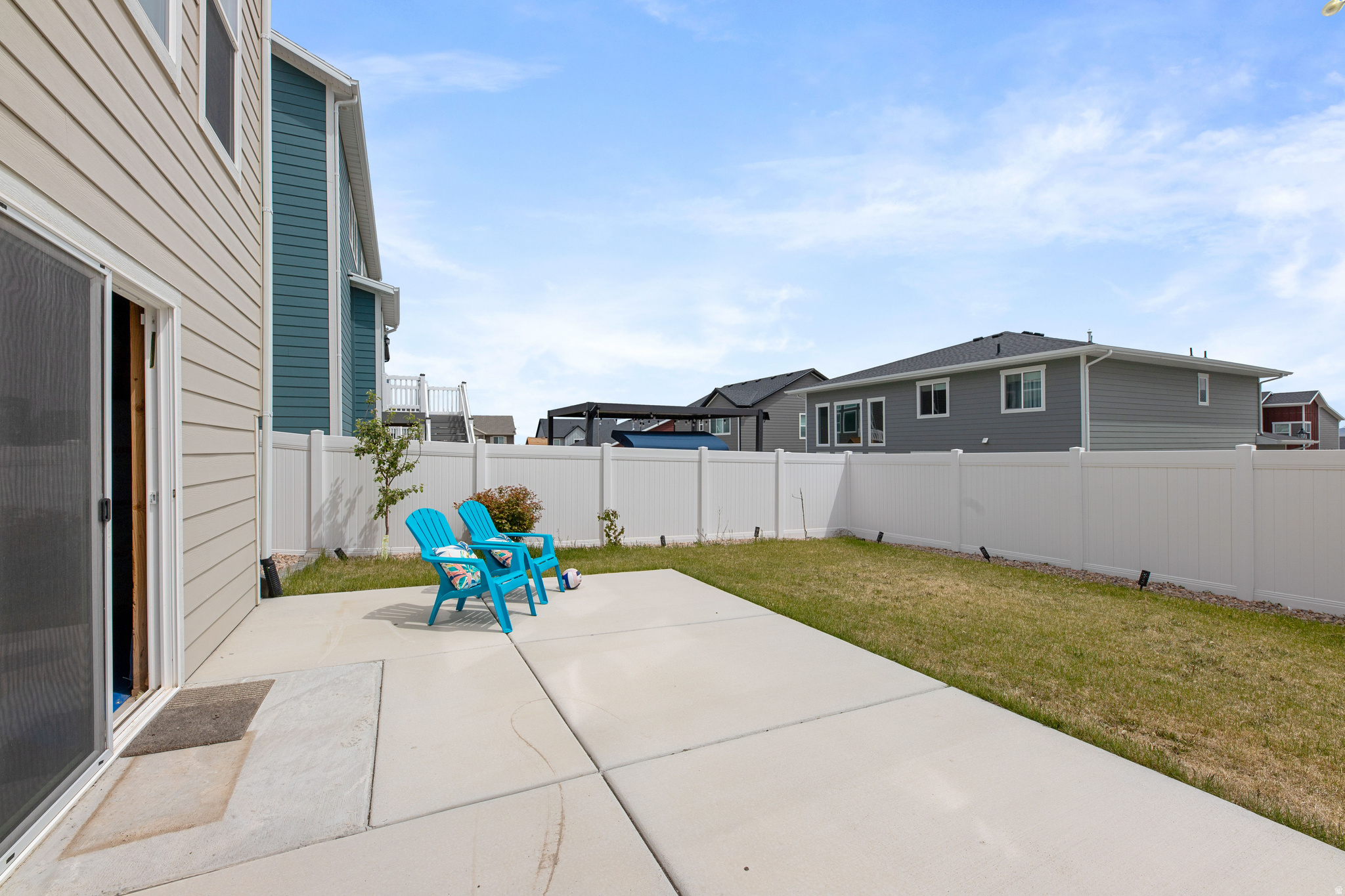 EMERALD CLOVER - Residential Lease