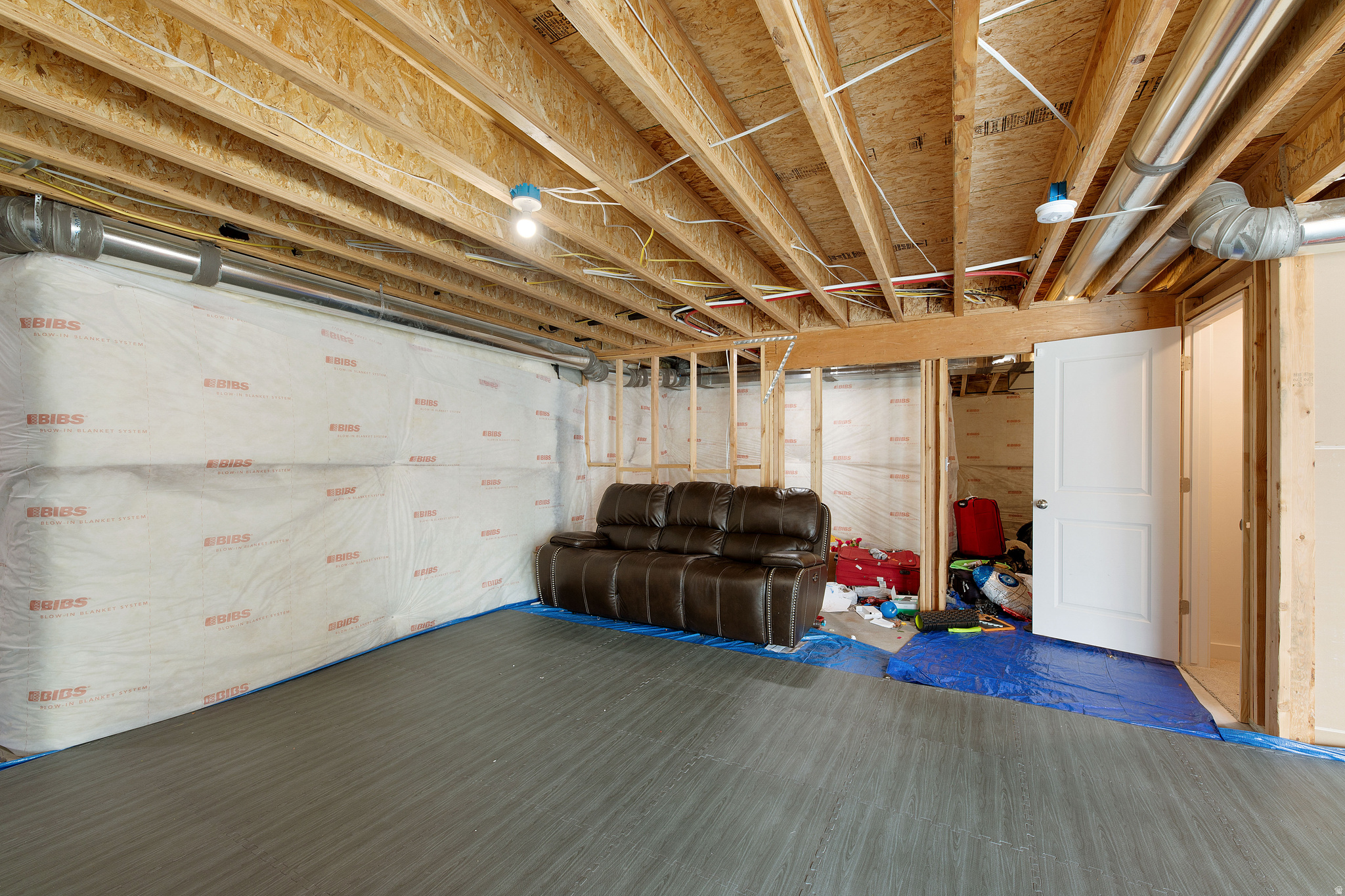 EMERALD CLOVER - Residential Lease