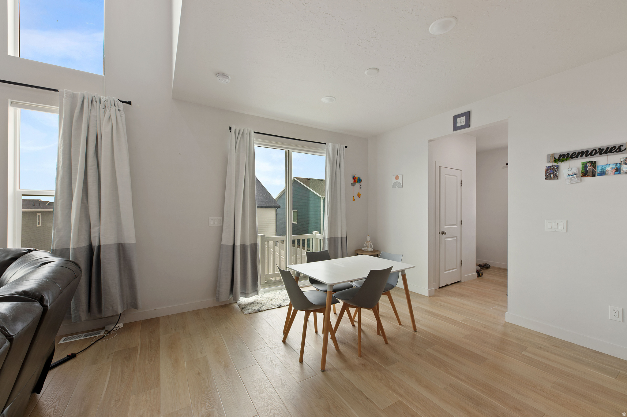 EMERALD CLOVER - Residential Lease