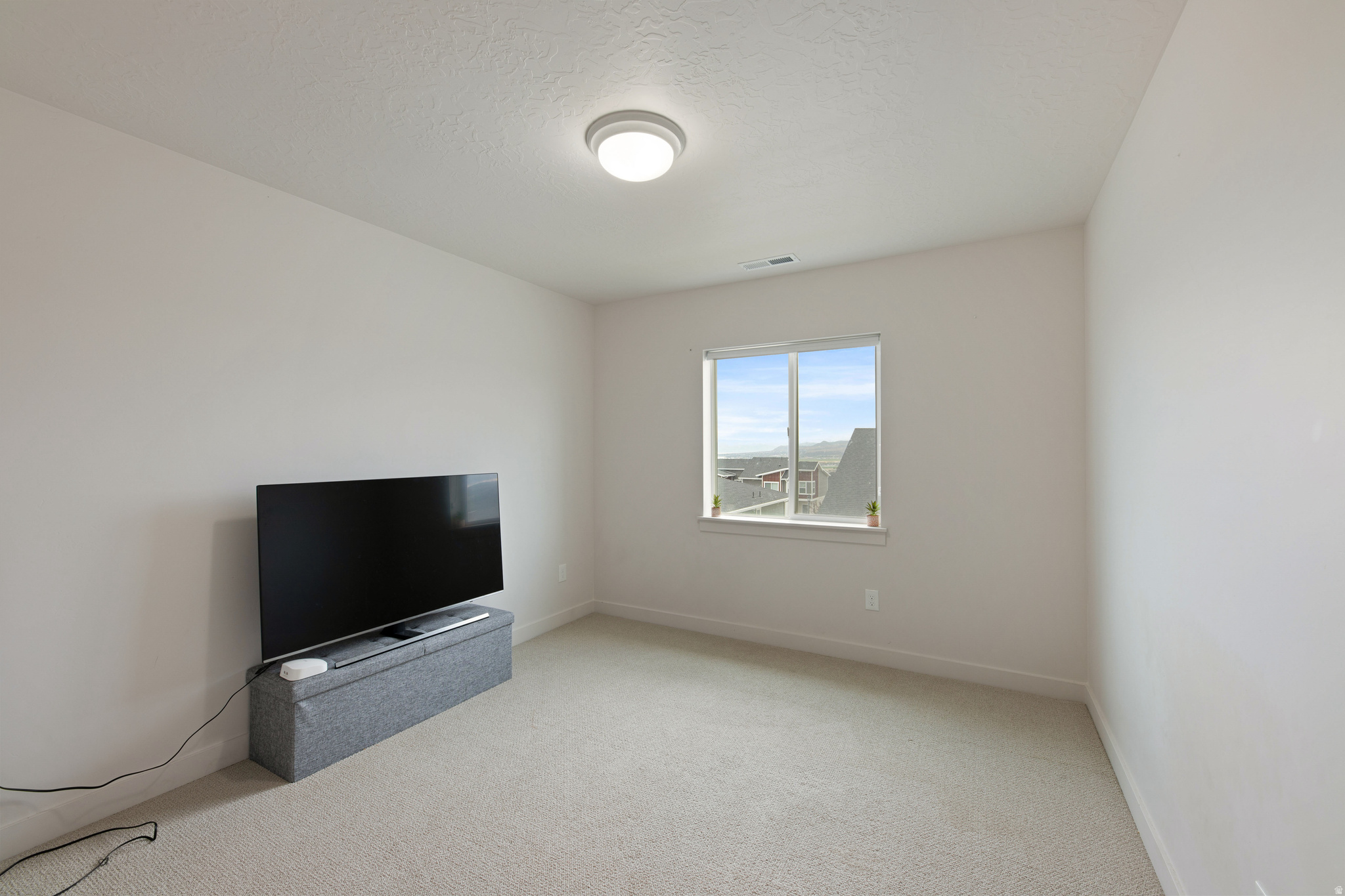 EMERALD CLOVER - Residential Lease