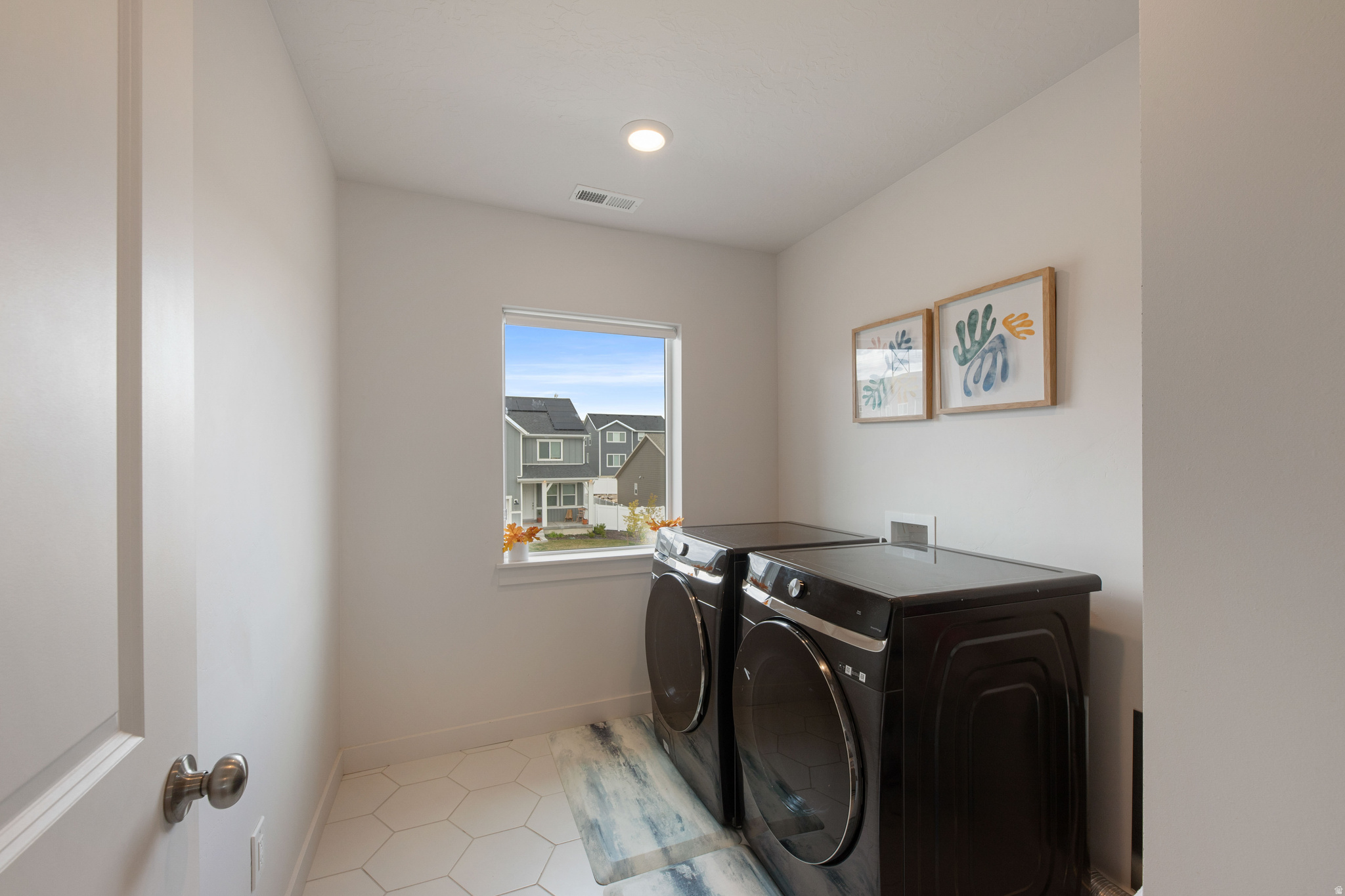 EMERALD CLOVER - Residential Lease