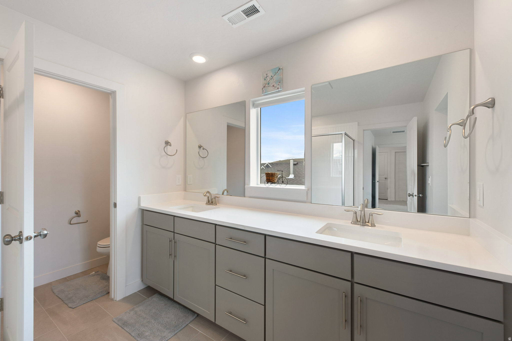 EMERALD CLOVER - Residential Lease