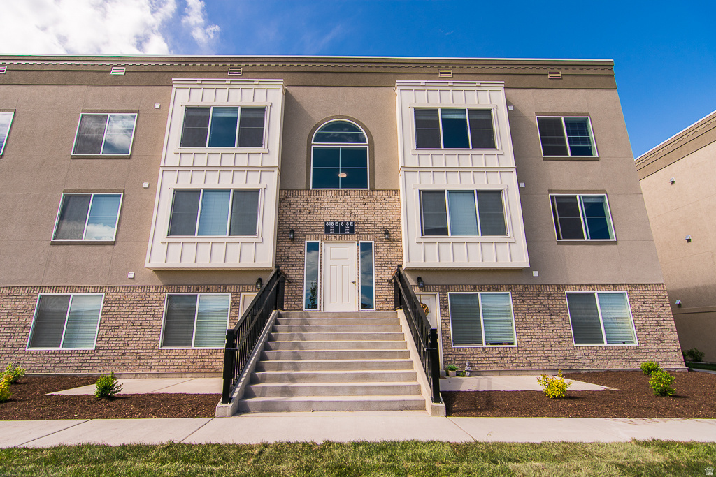 EASTON PARK - Residential Income