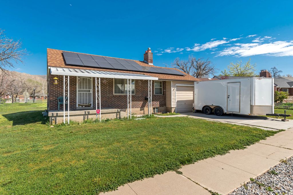 Photo of 848 N OAKLEY ST, Salt Lake City, UT 84116 (MLS # 2146826)