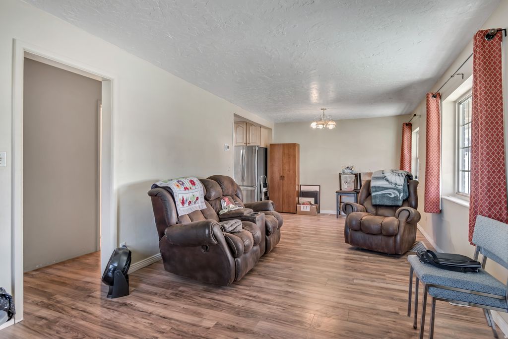 Photo of 848 N OAKLEY ST, Salt Lake City, UT 84116 (MLS # 2146826)