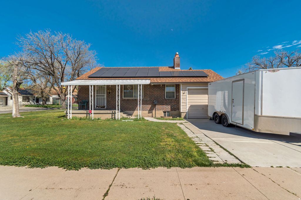 Photo of 848 N OAKLEY ST, Salt Lake City, UT 84116 (MLS # 2146826)