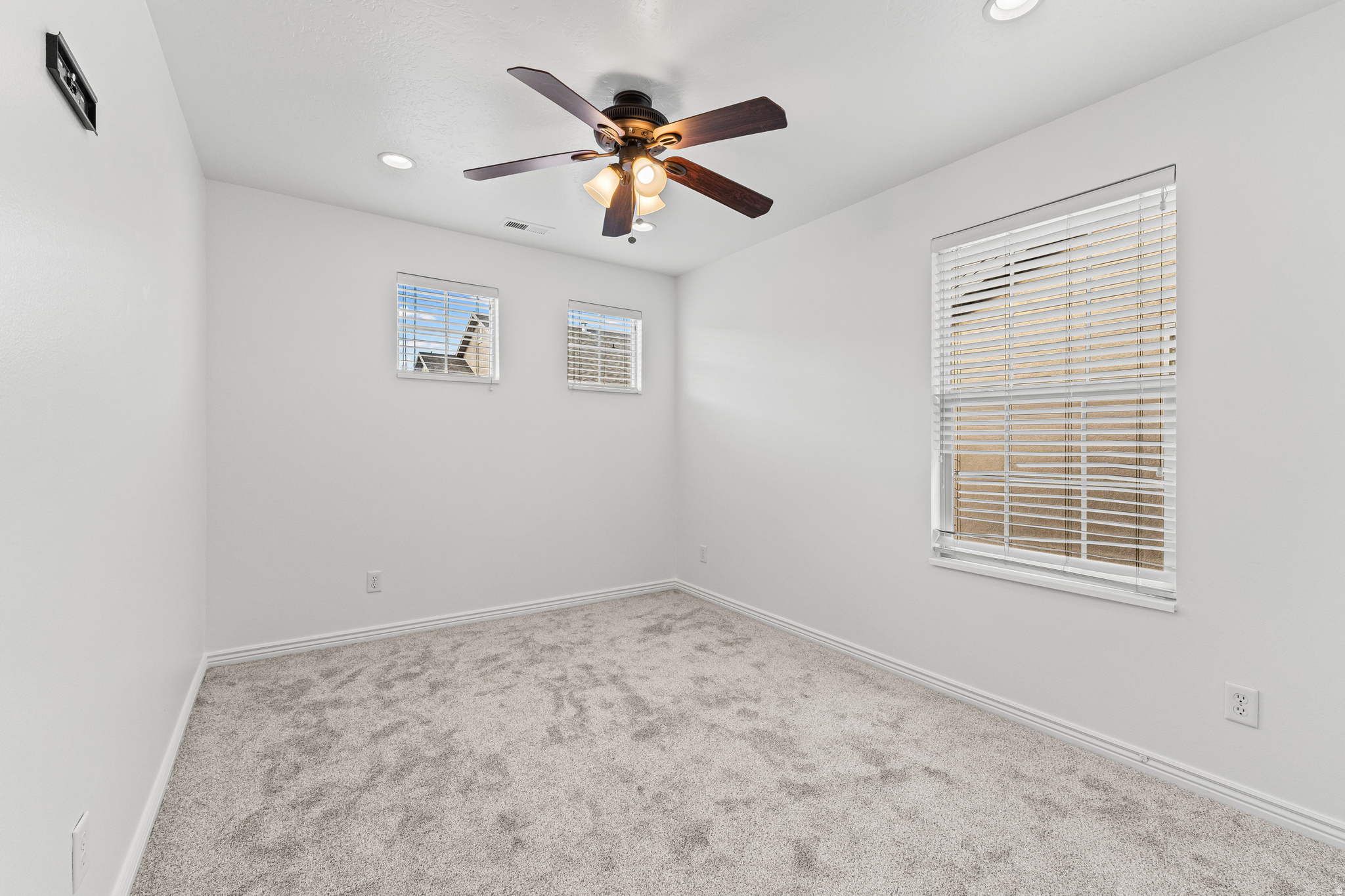 WHISPERING WILLOWS - Residential