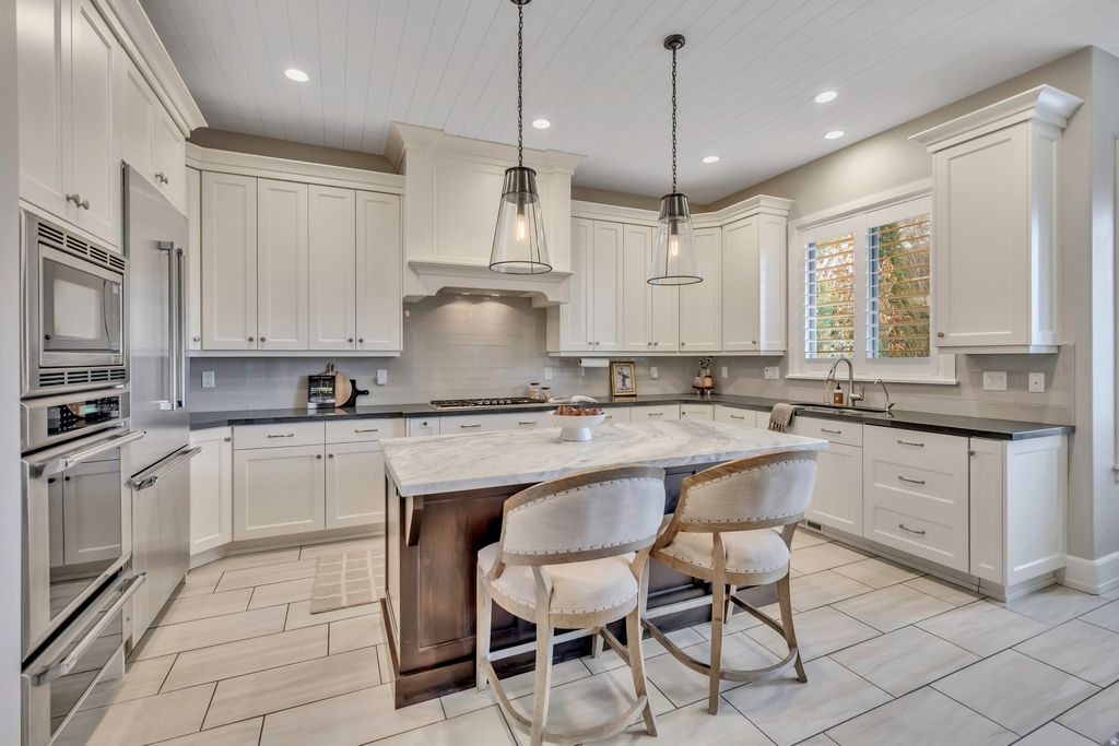 Photo of 1714 E RACHELWOOD LN, Holladay, UT 84124 (MLS # 2145894)