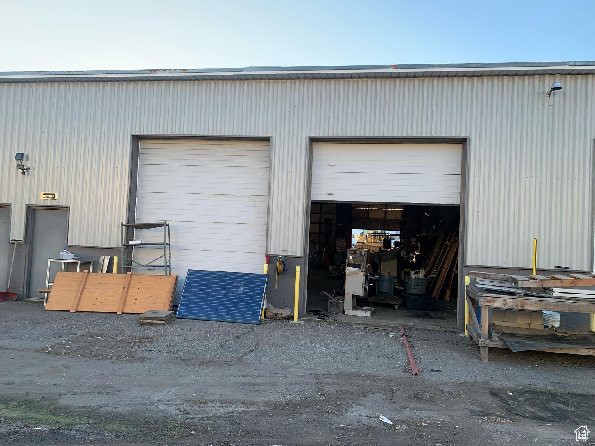 Industrial Warehouse with 14' H x 10' W overhead doors in front and rear. 2,140 SF available. Secure, fenced yard & parking. 3-Phase Power. Additional 430 SF light-duty storage mezzanine. Dual HH automotive lifts available. Conveniently located off 21st Street near the freeway and major roads.