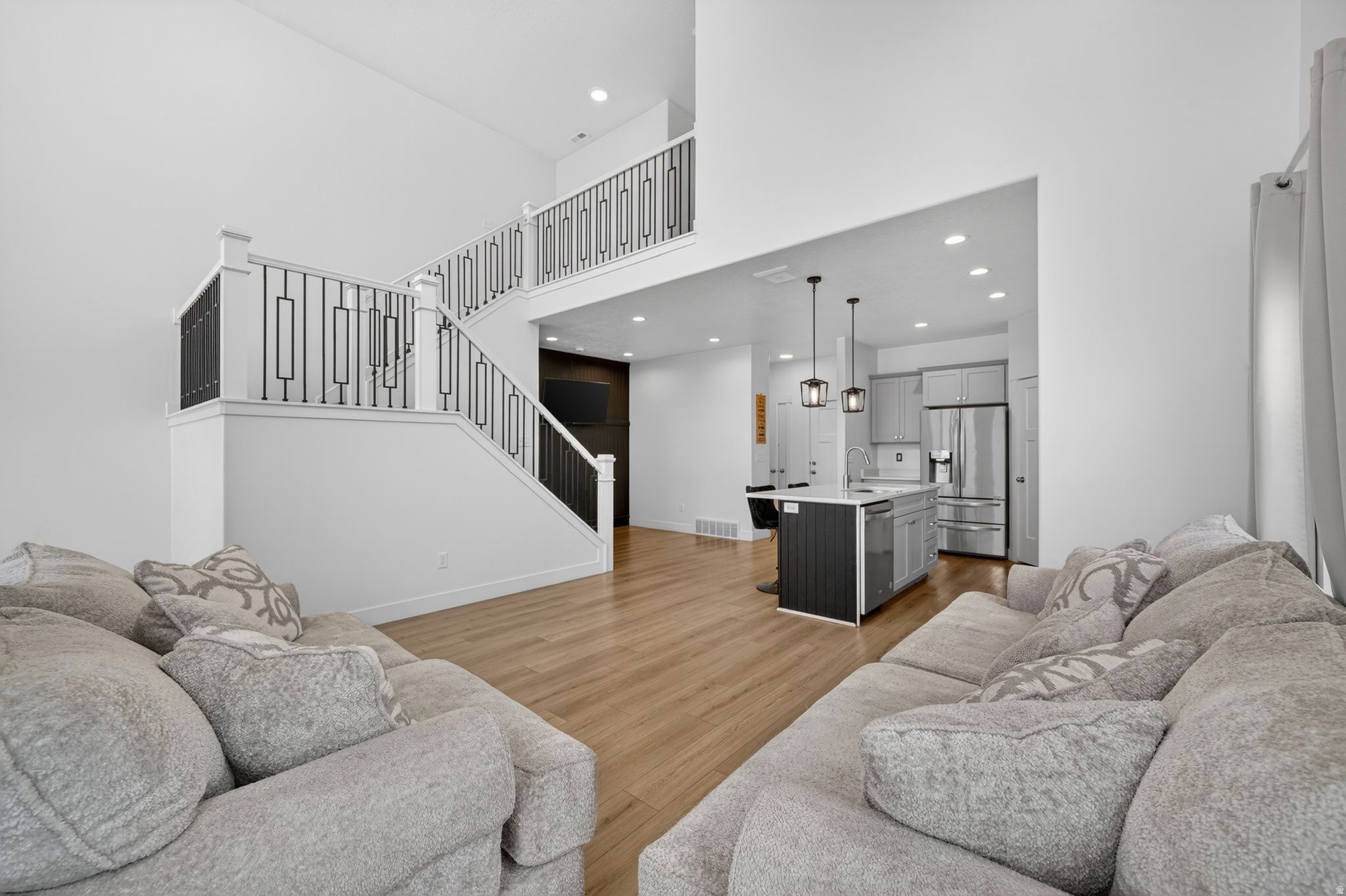MOUNTAIN RIDGE - Residential