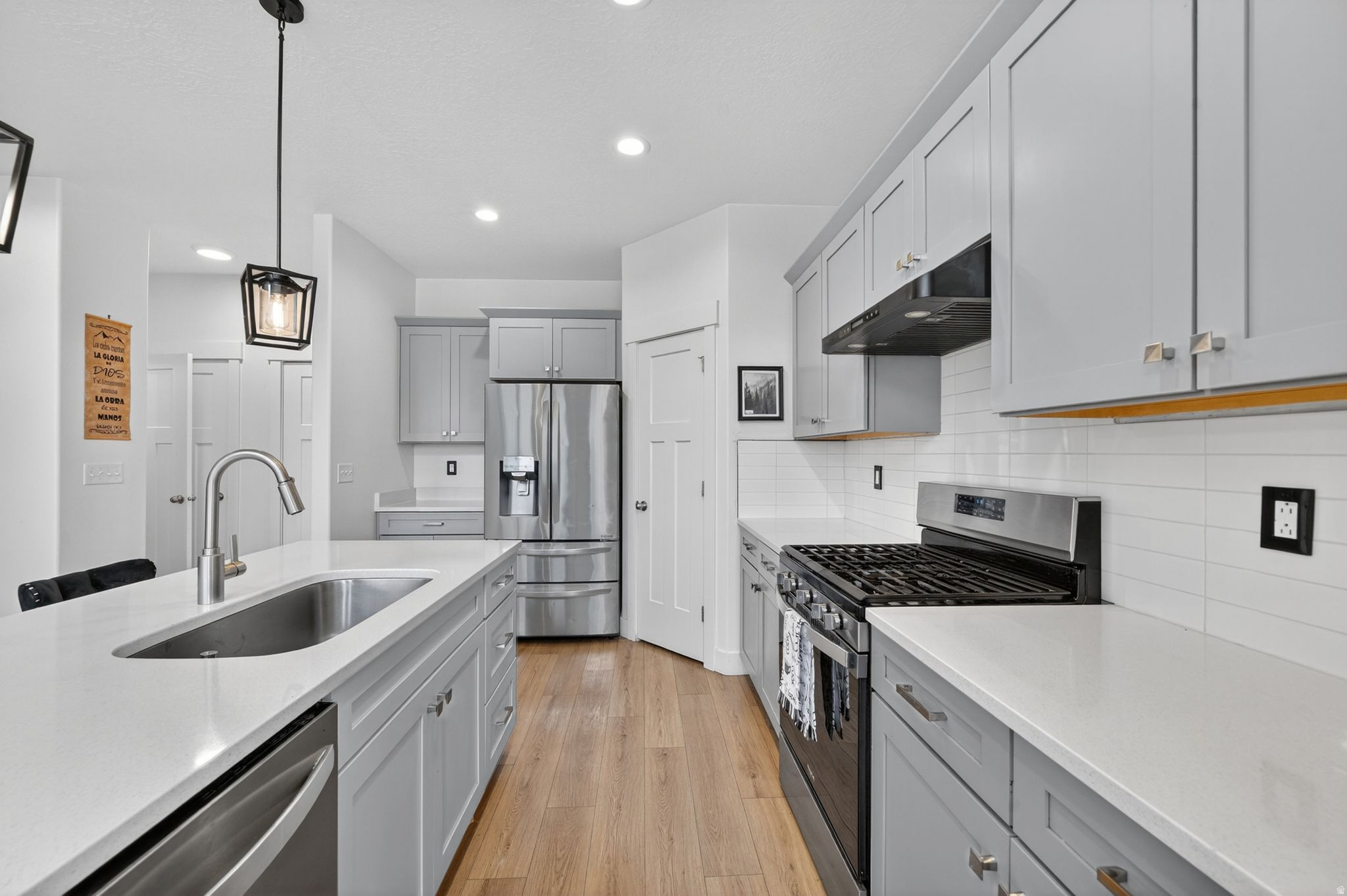 MOUNTAIN RIDGE - Residential