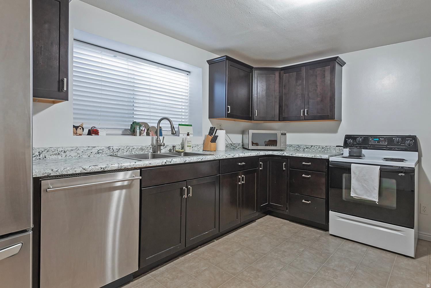 LANDON VILLAGE - Residential