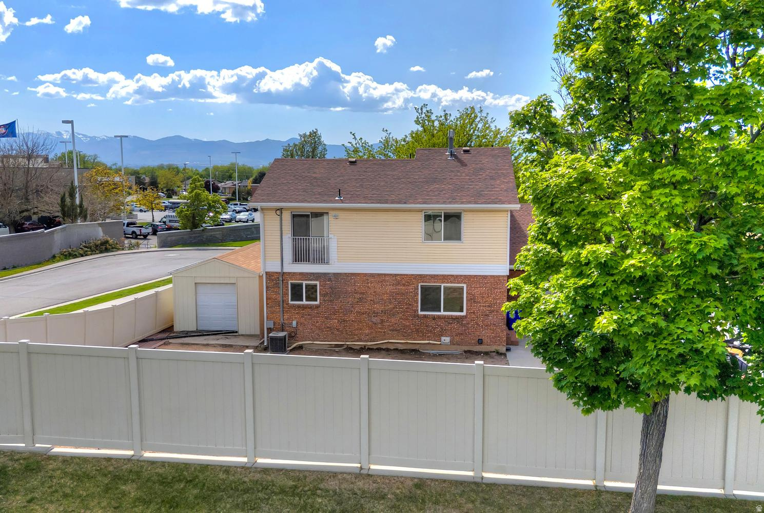 LANDON VILLAGE - Residential
