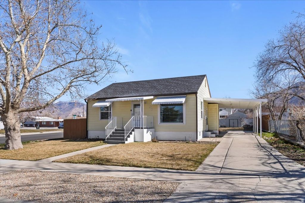 Photo of 498 PARKWAY AVE, Tooele, UT 84074 (MLS # 2140020)