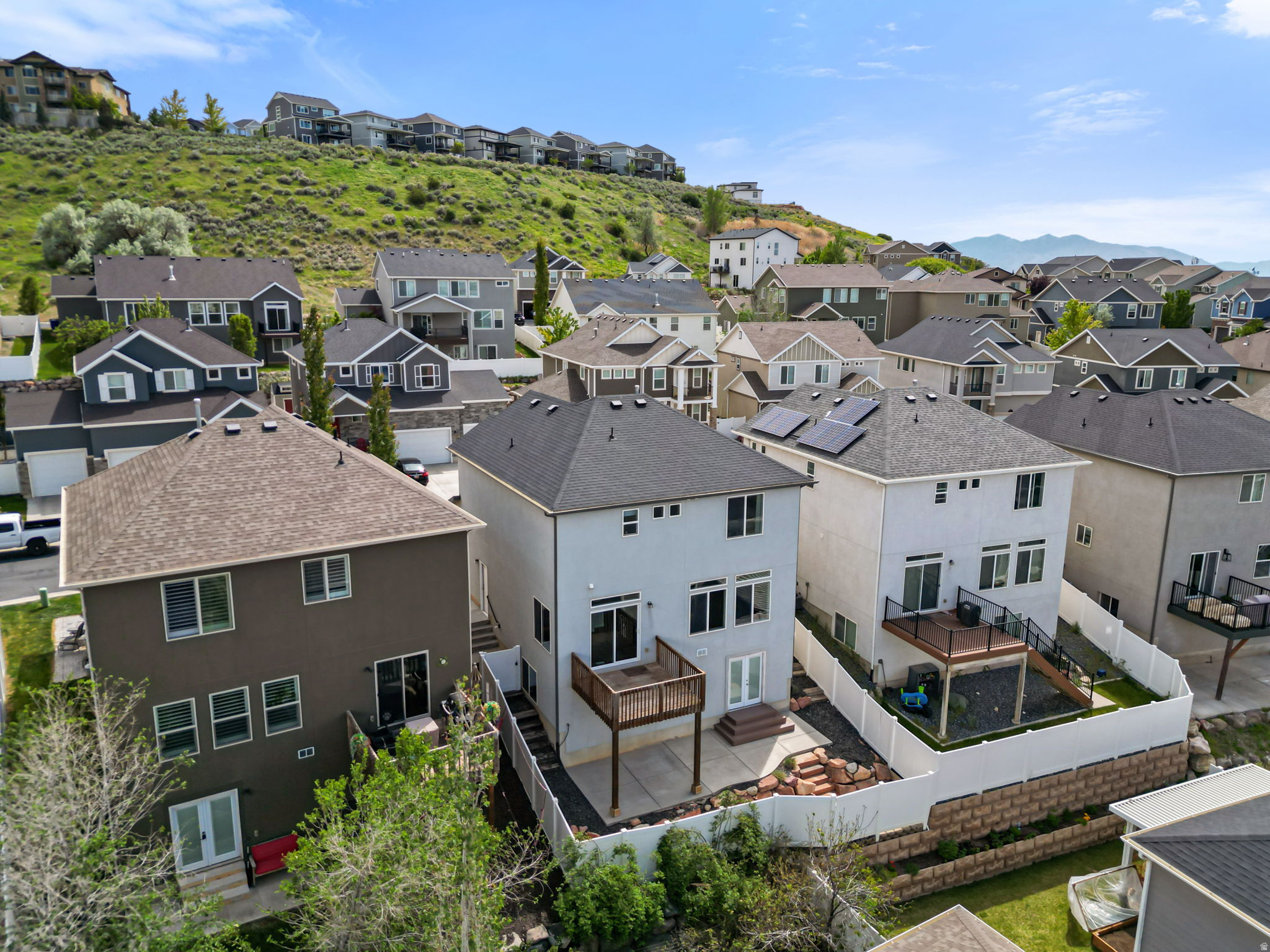 THE VIEWS AT EAGLEWOOD - Residential