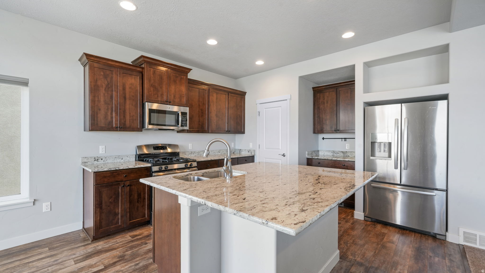 THE VIEWS AT EAGLEWOOD - Residential
