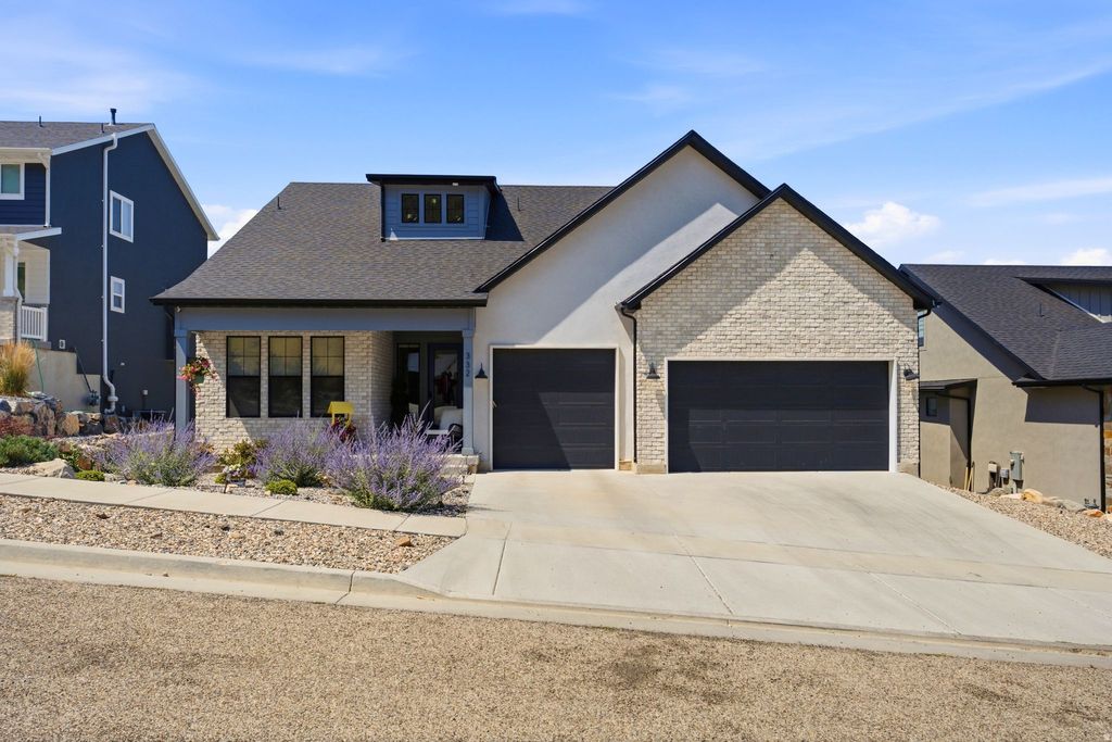 Photo of 332 E SADDLEBACK RD #GR42, Willard, UT 84340 (MLS # 2172534)