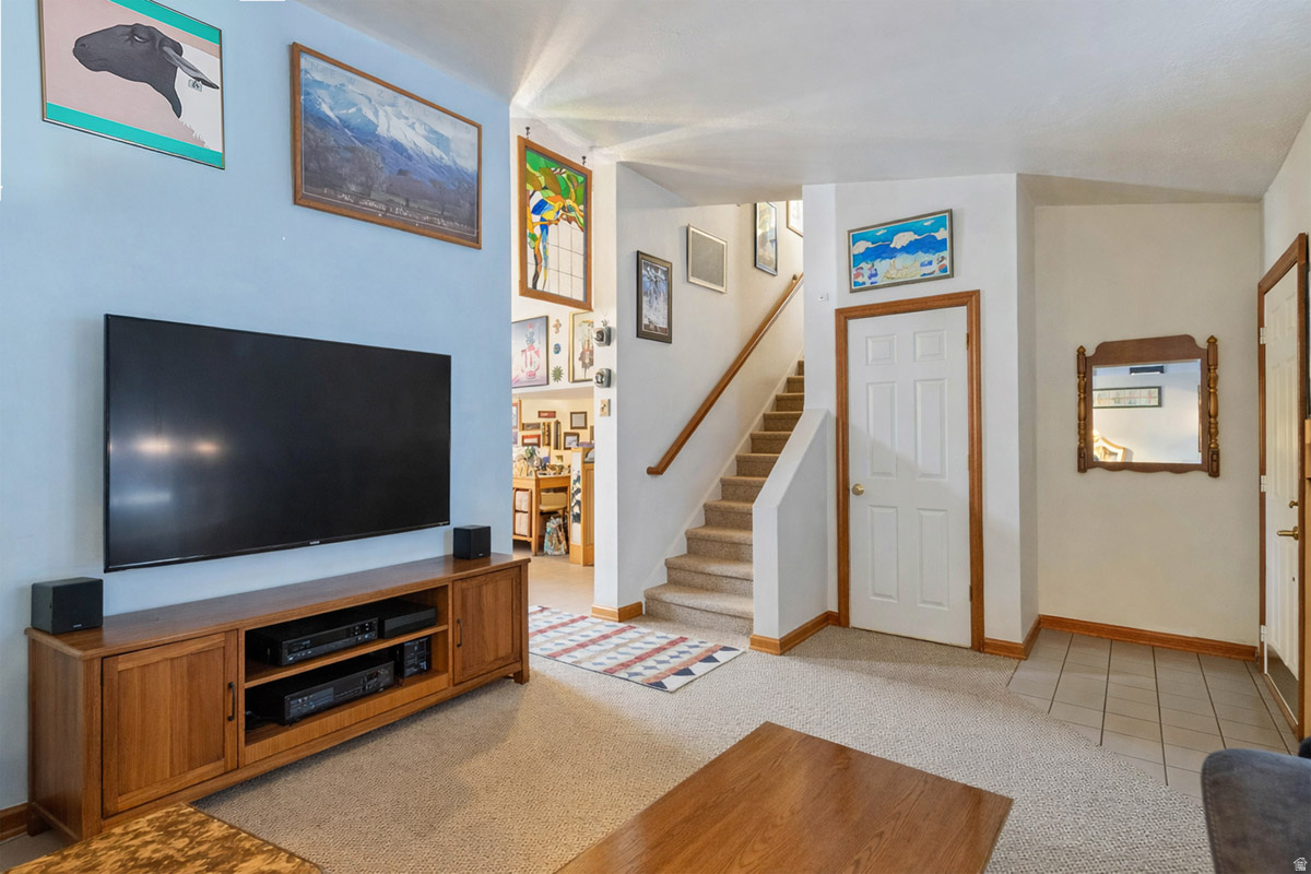 PROSPECTOR VILLAGE - Residential