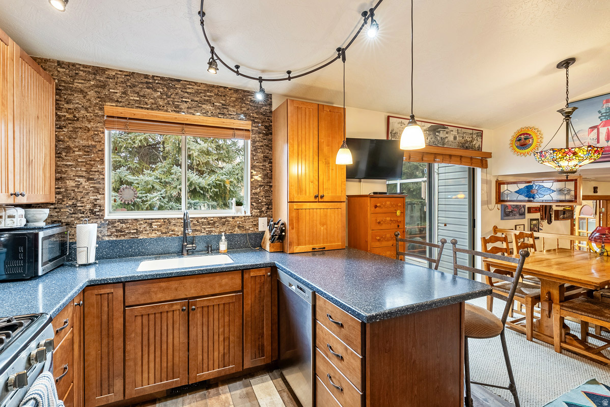 PROSPECTOR VILLAGE - Residential