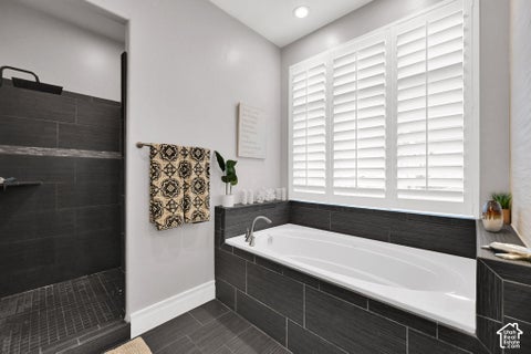 Tiny photo for 251 PARKWAY CIR, North Salt Lake, UT 84054 (MLS # 2190089)