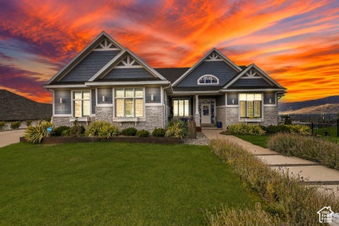 Photo of 251 PARKWAY CIR, North Salt Lake, UT 84054 (MLS # 2190089)