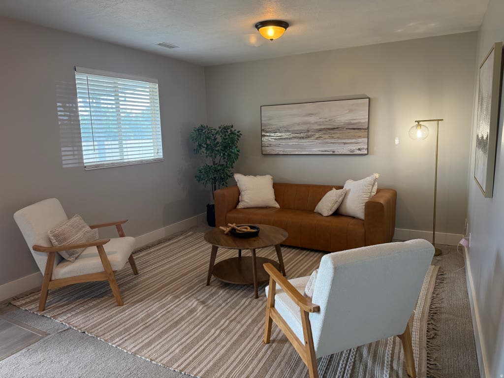 Photo of 1927 N 950 W, Clinton, UT 84015 (MLS # 2180177)