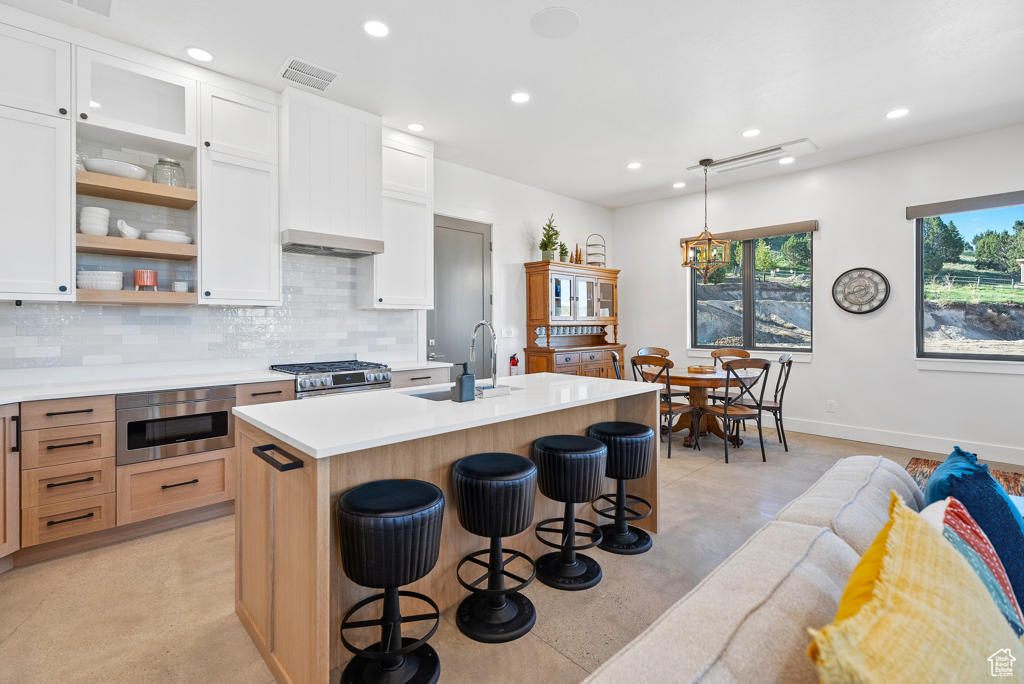 VIEWS AT LINDSAY HILL - Residential