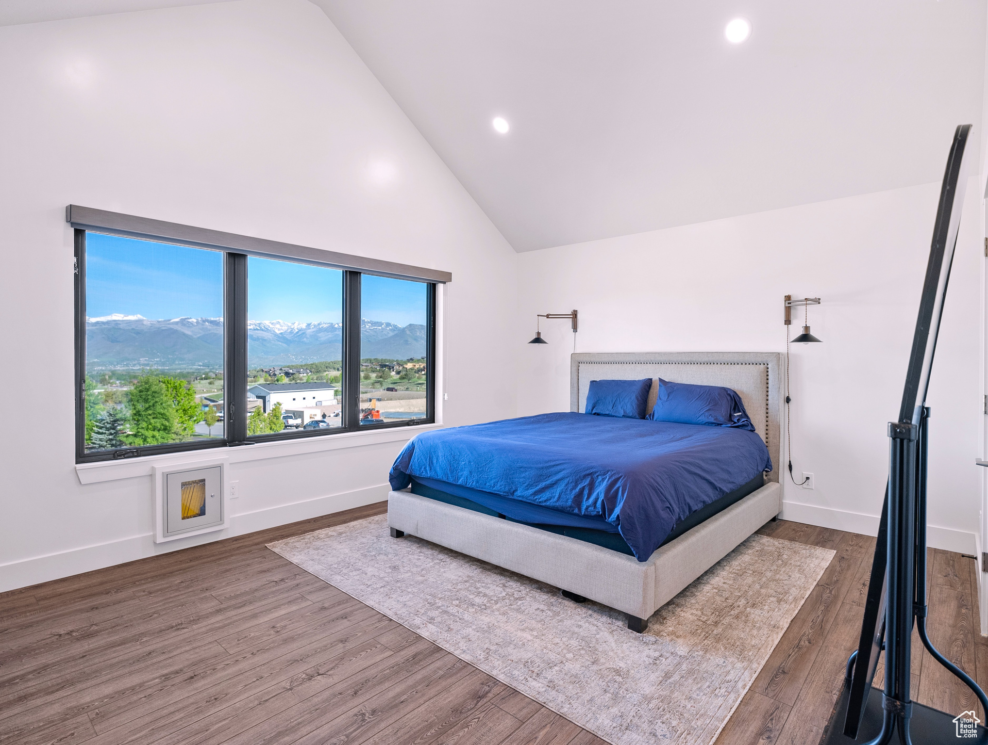 VIEWS AT LINDSAY HILL - Residential