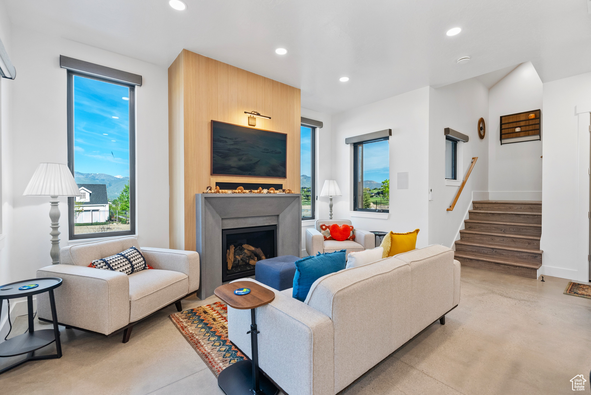 VIEWS AT LINDSAY HILL - Residential