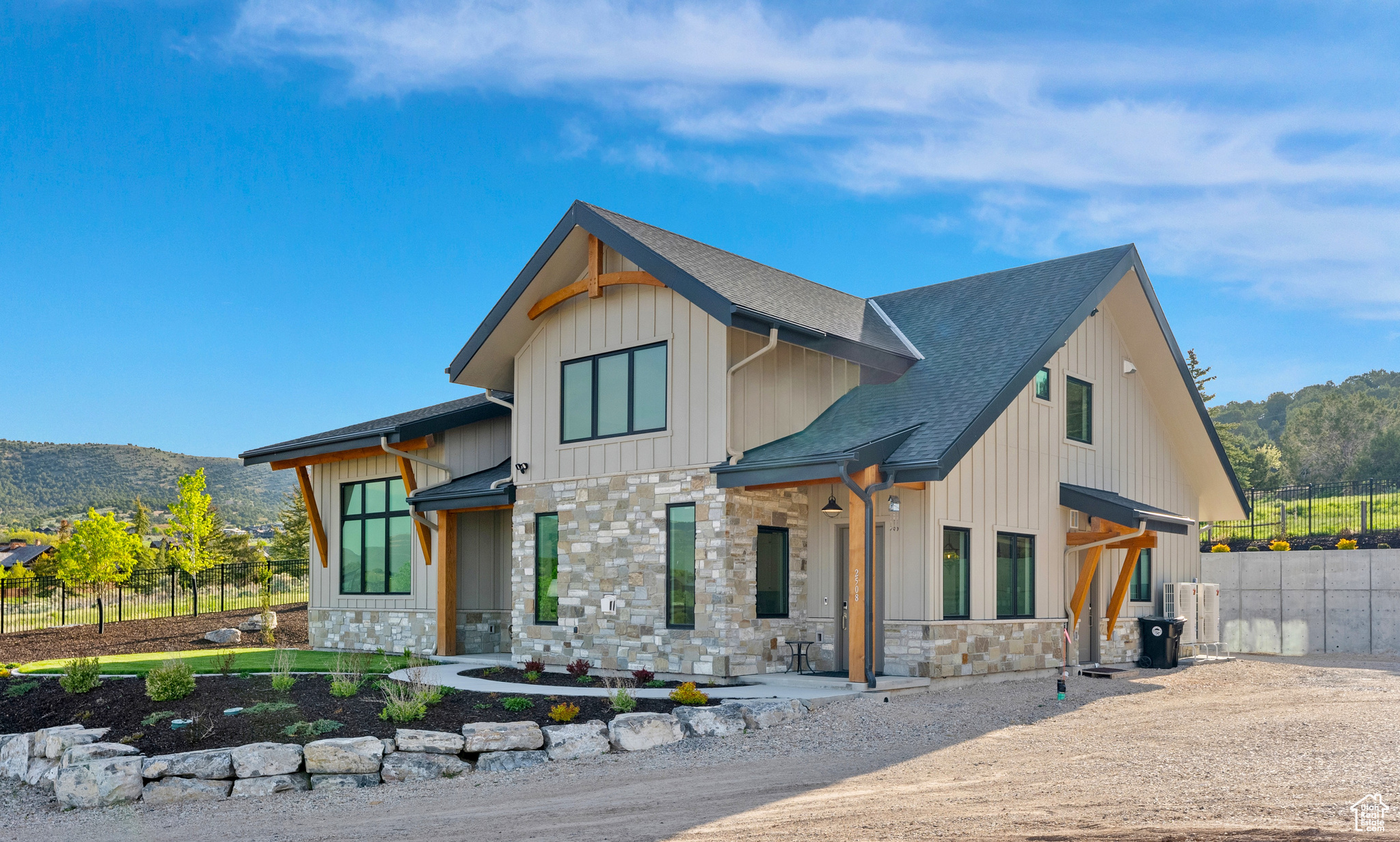 VIEWS AT LINDSAY HILL - Residential