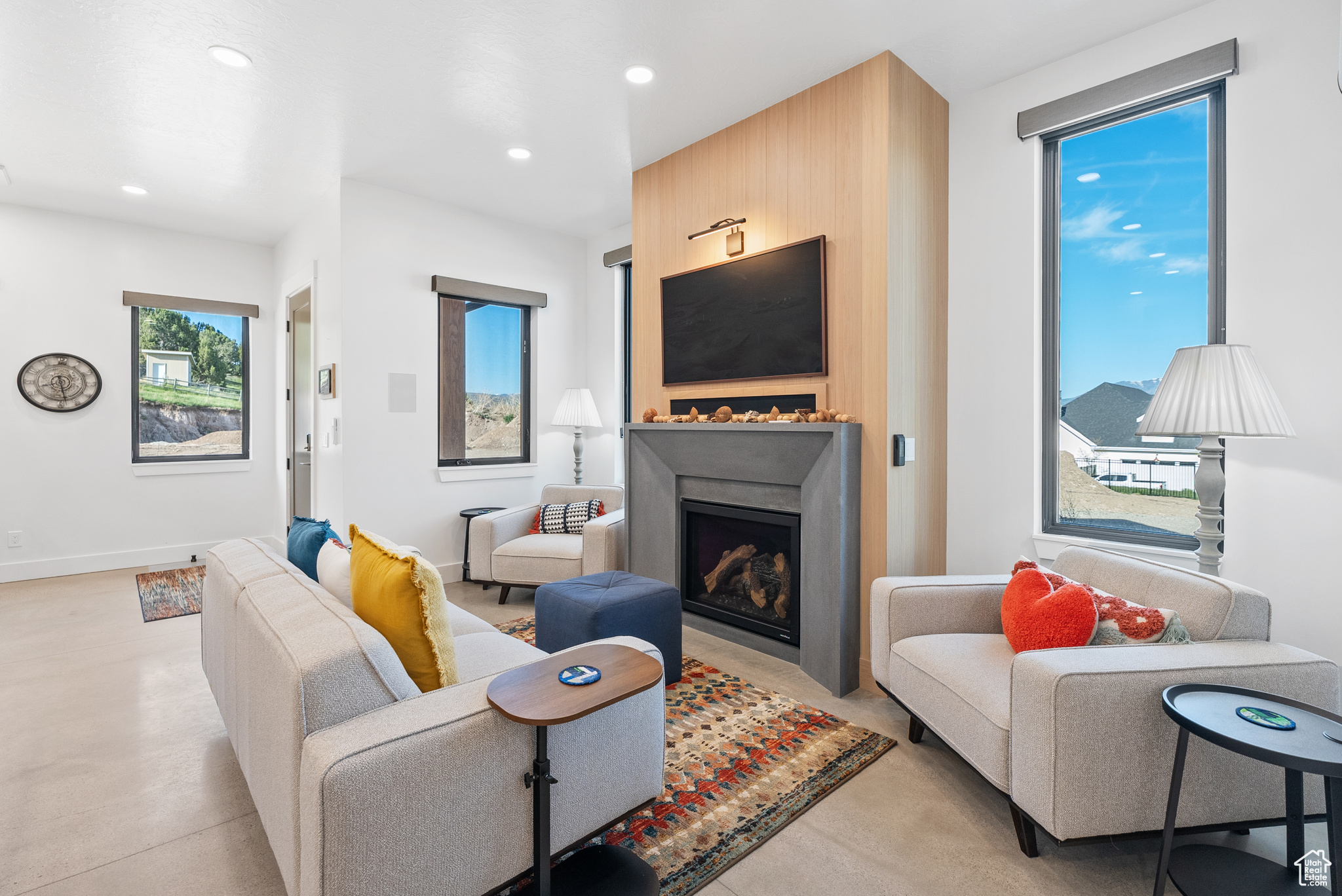 VIEWS AT LINDSAY HILL - Residential