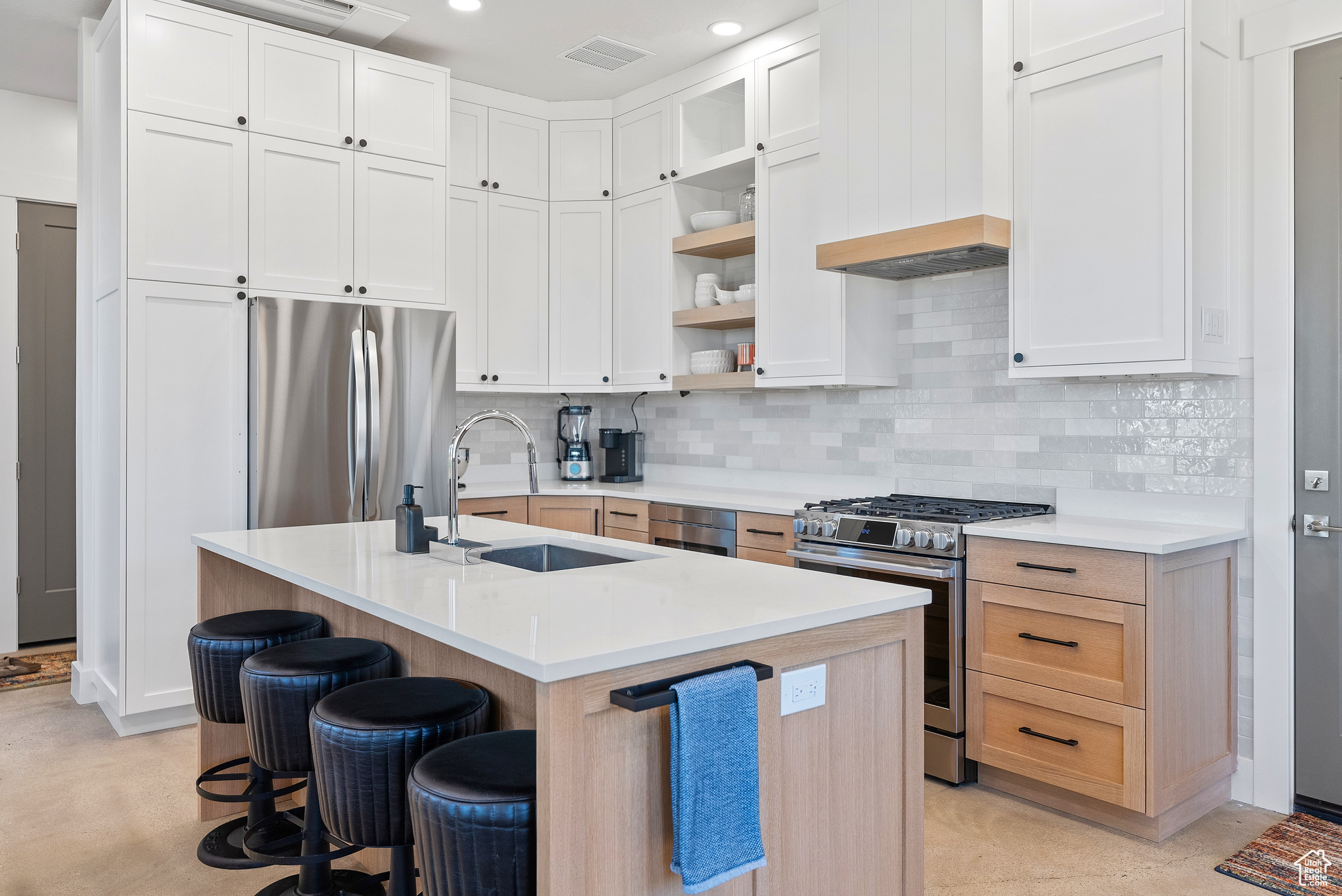 VIEWS AT LINDSAY HILL - Residential