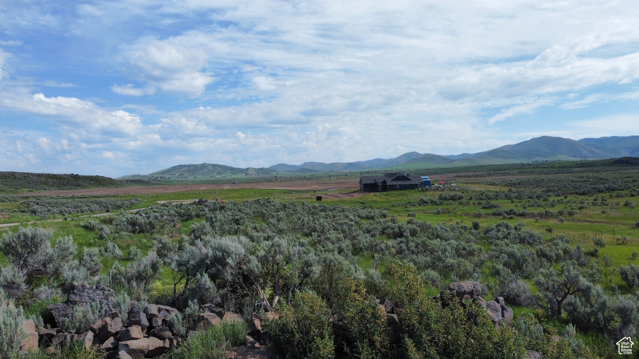 CARIBOU VILLAGE - Land