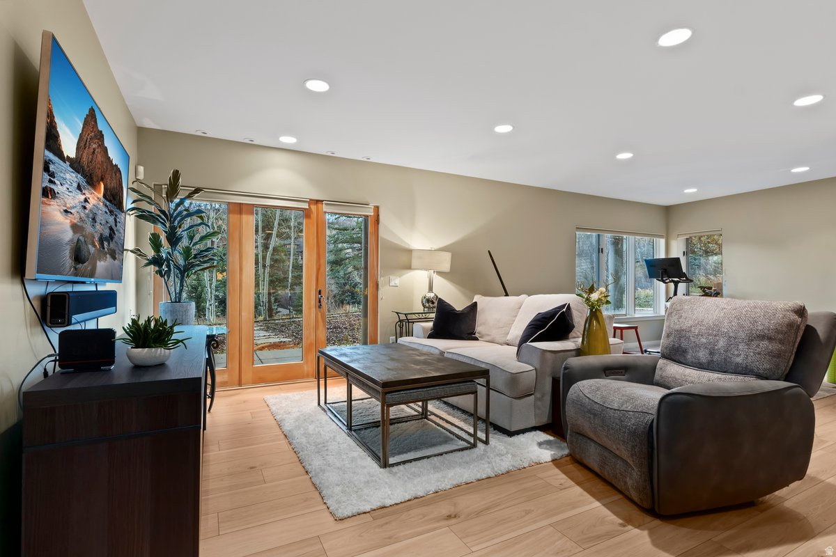 HIDDEN COVE - Residential