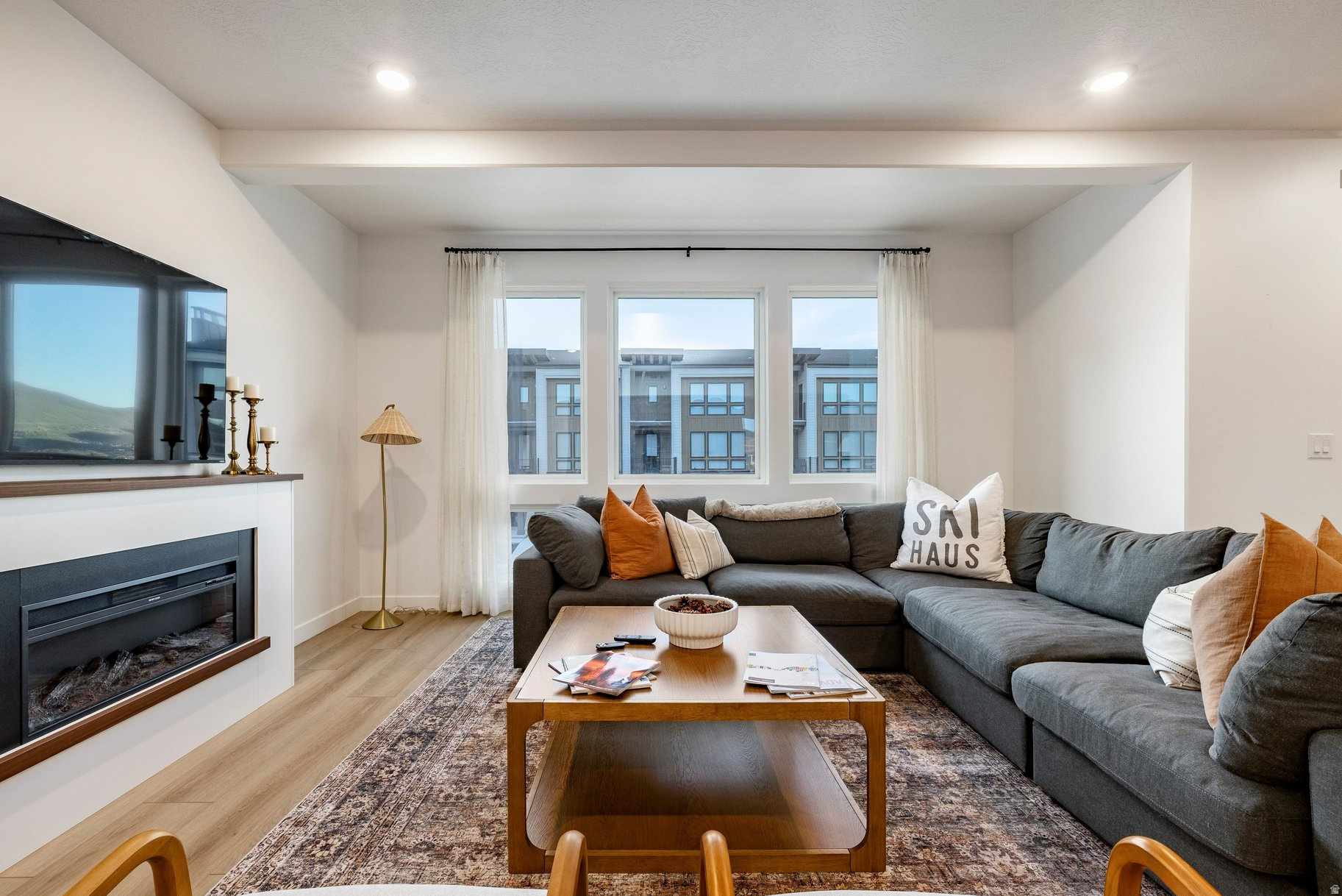 THE POINTE AT CURRENT - Residential
