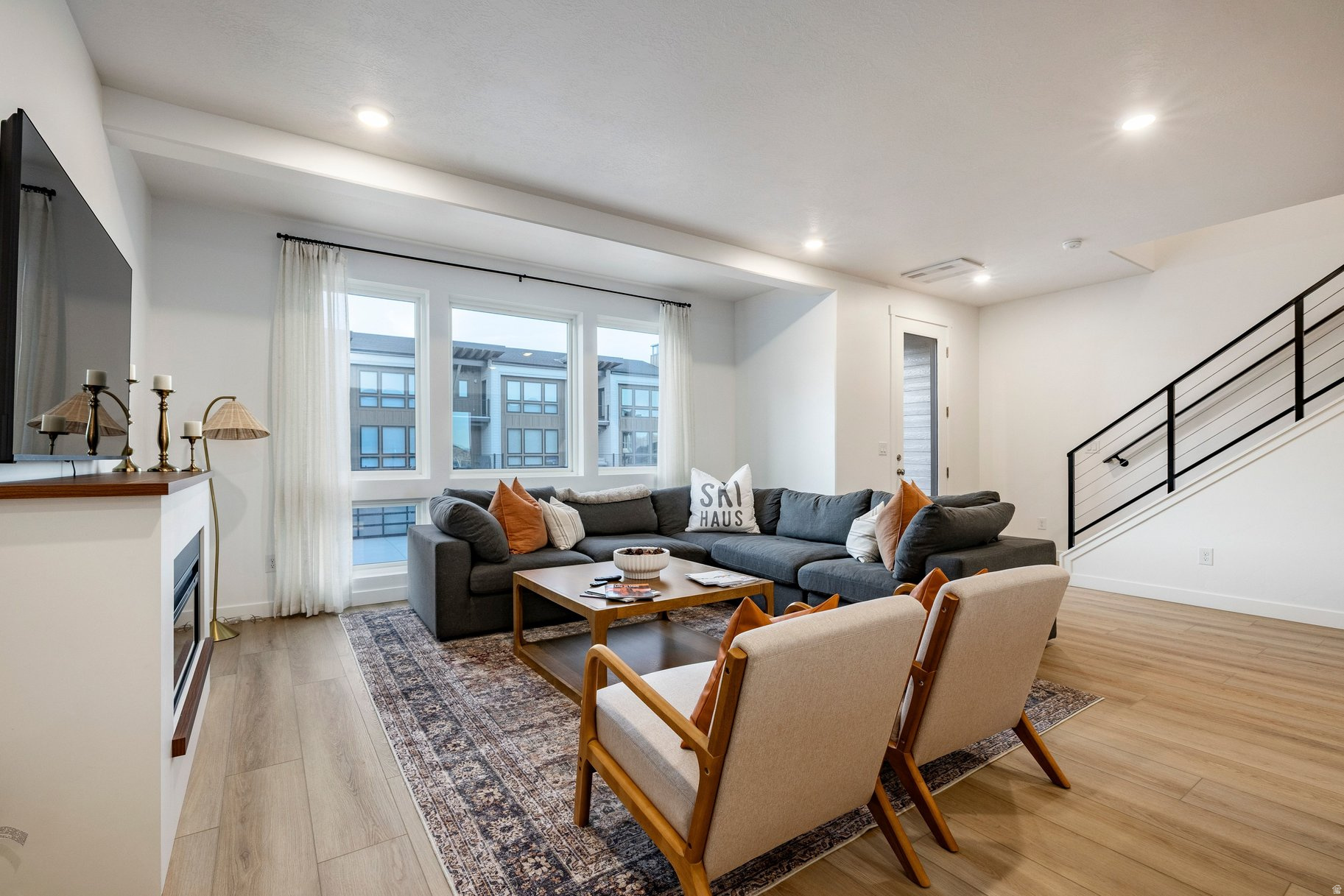 THE POINTE AT CURRENT - Residential