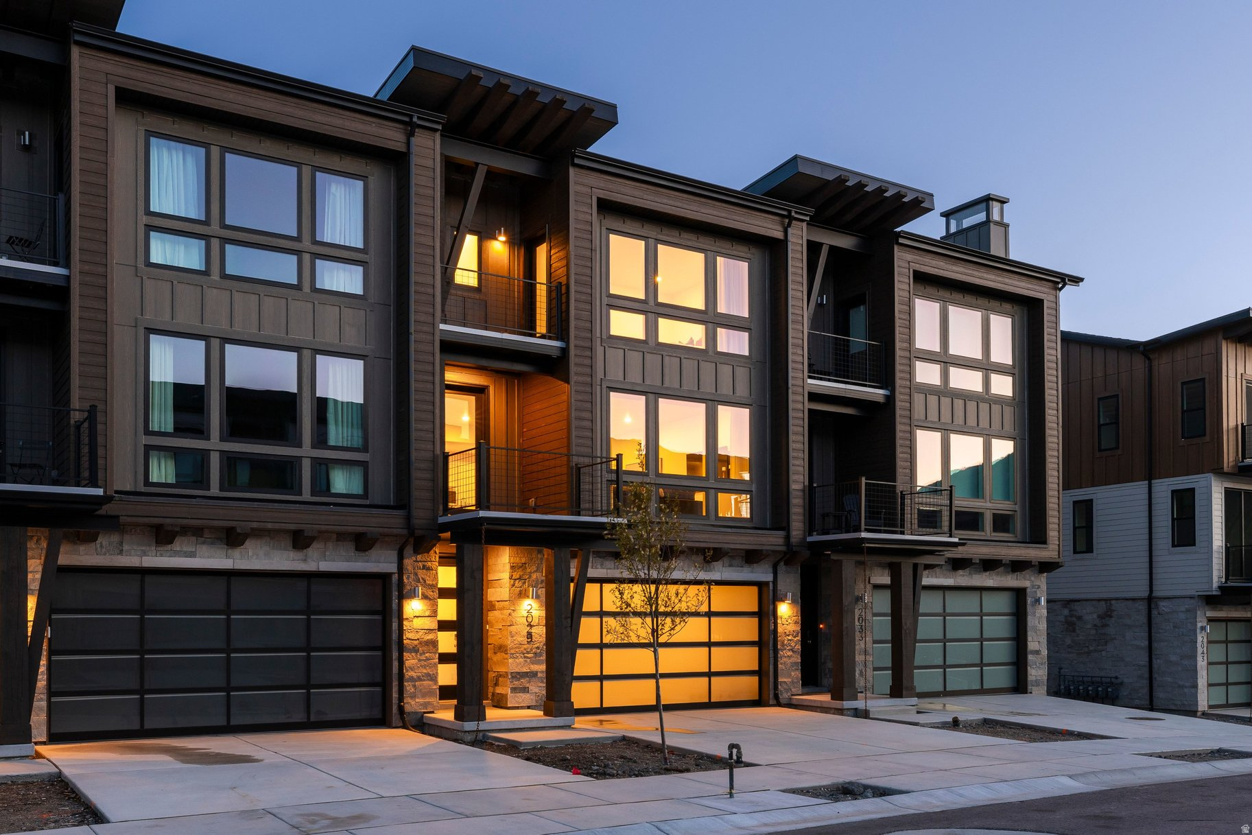 THE POINTE AT CURRENT - Residential