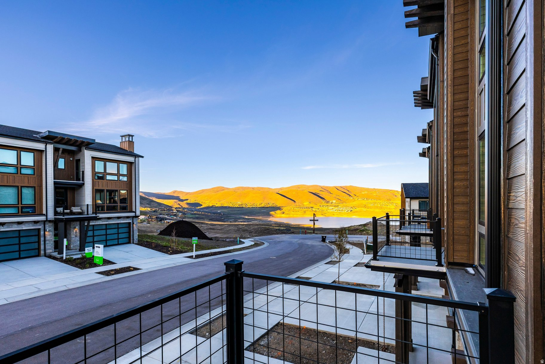 THE POINTE AT CURRENT - Residential