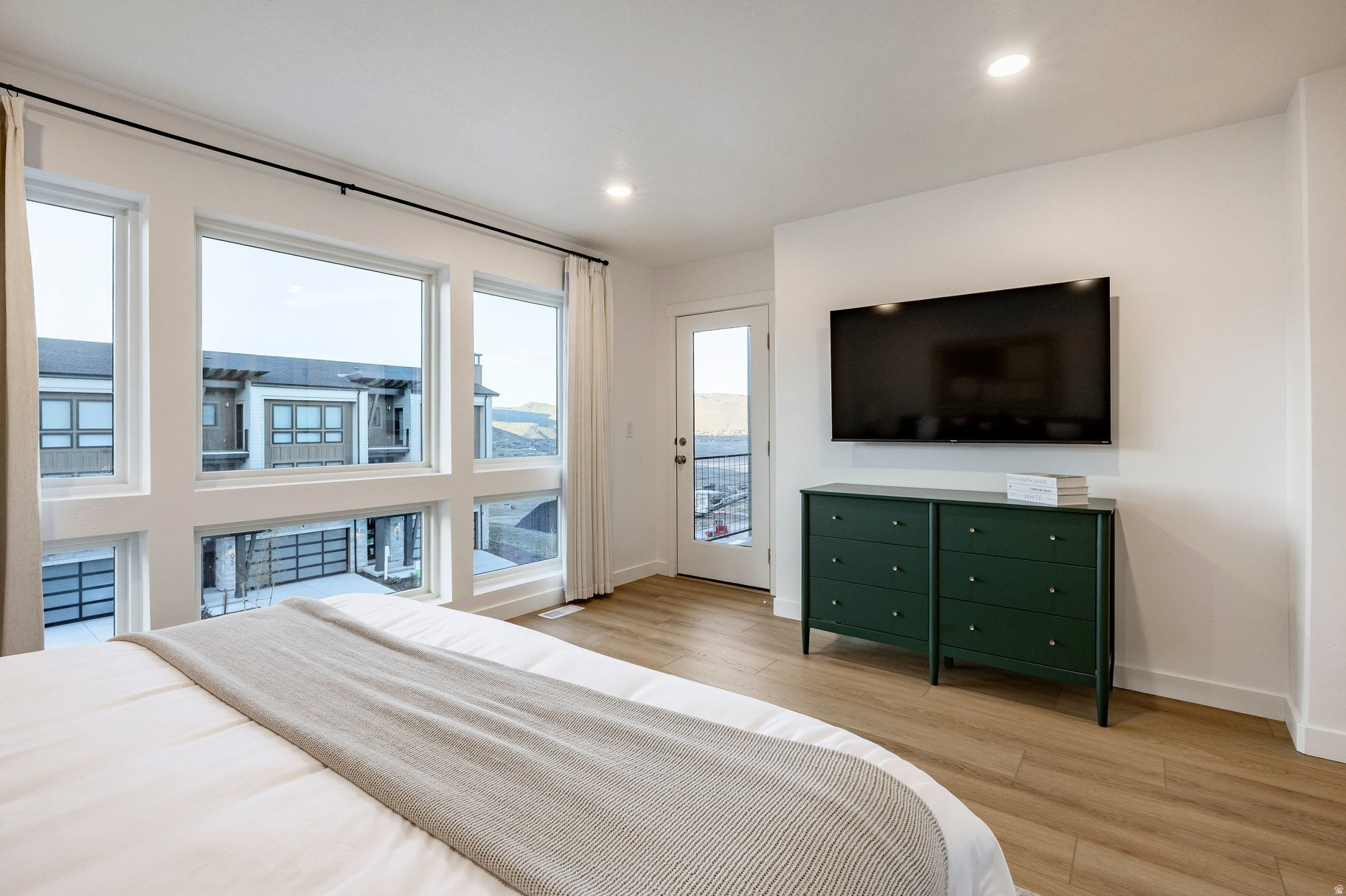THE POINTE AT CURRENT - Residential