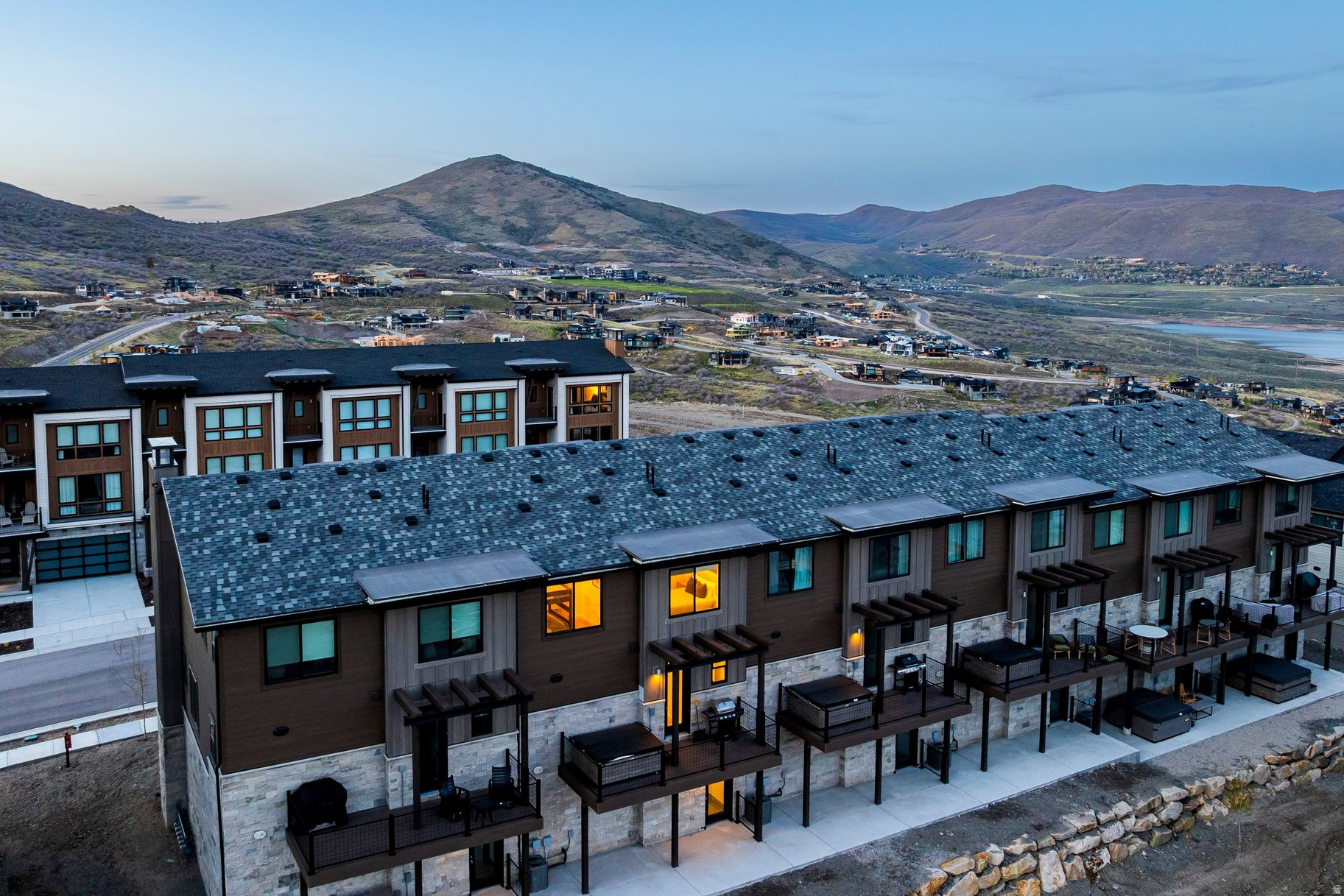 THE POINTE AT CURRENT - Residential