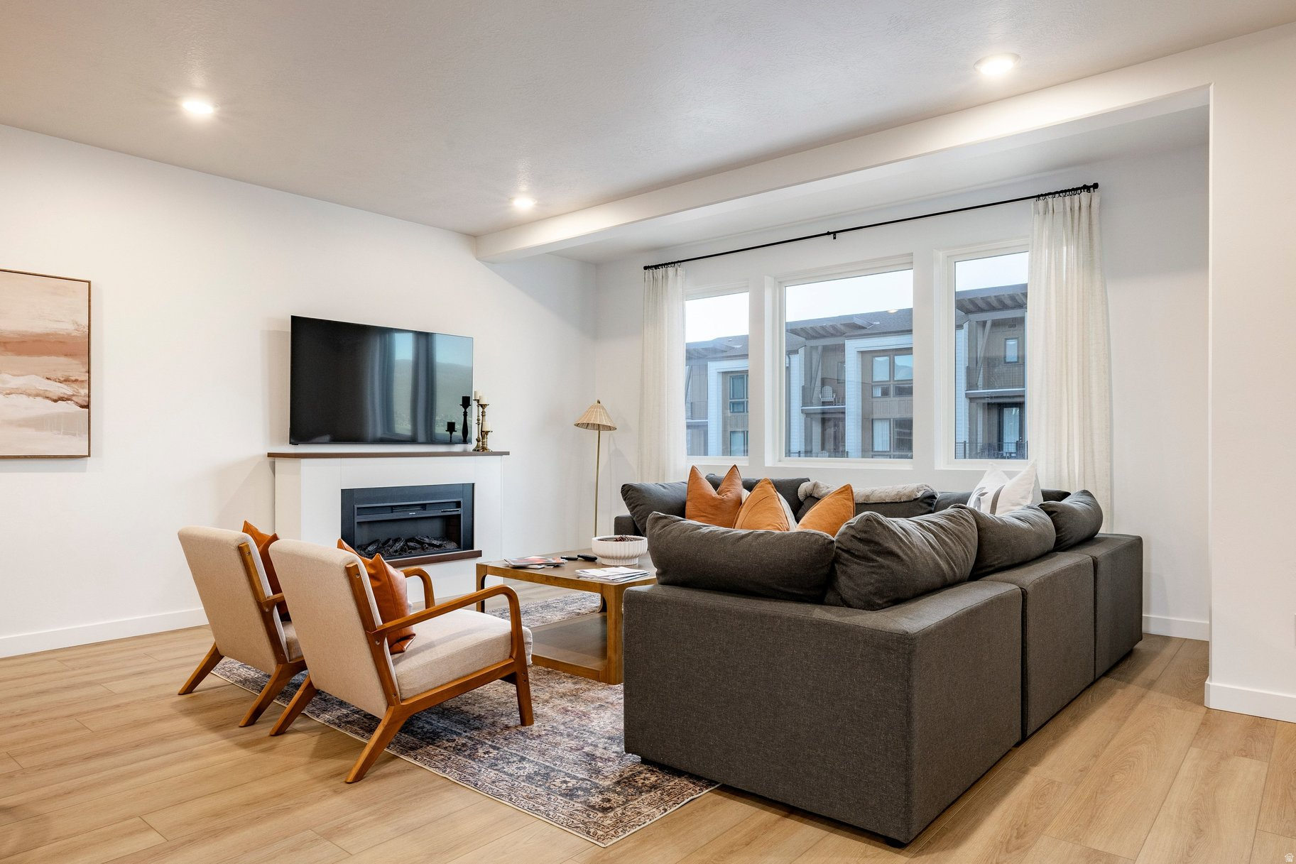 THE POINTE AT CURRENT - Residential