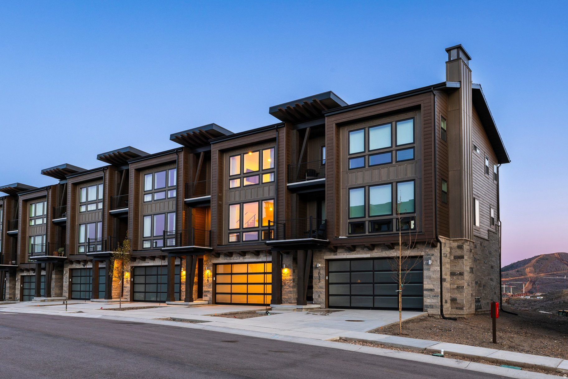 THE POINTE AT CURRENT - Residential