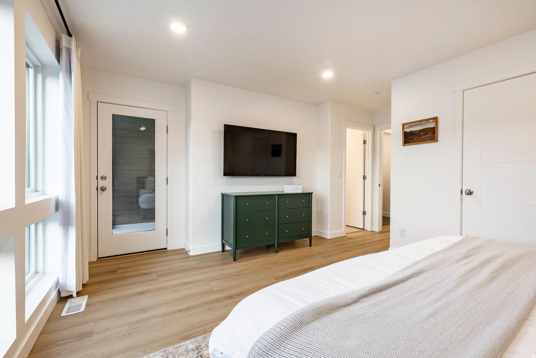 THE POINTE AT CURRENT - Residential